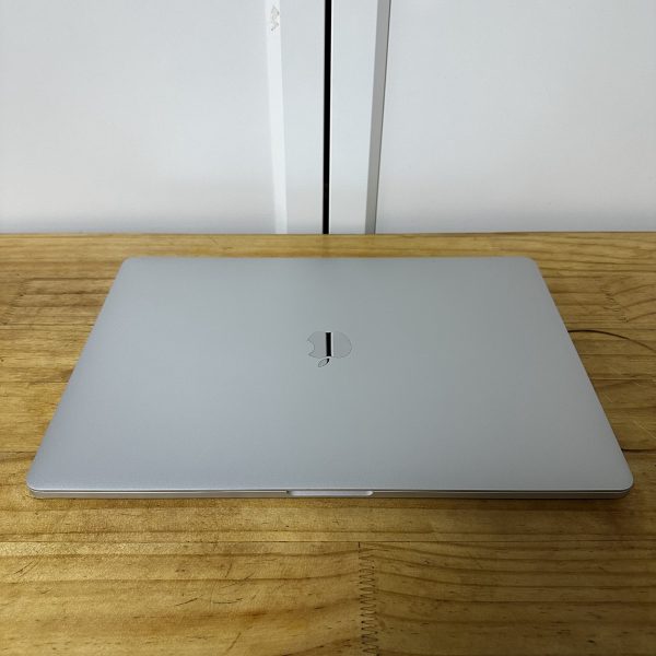 MacBook Pro  i7六核 16G RAM 256G SSD 15‘’吋 2K螢幕mon 2018 獨立顯卡文書設計商務型蘋果手提電腦二手筆記本notebook：圖片 2