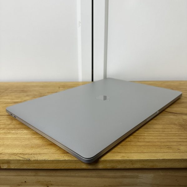 MacBook Pro  i7六核 16G RAM 256G SSD 15‘’吋 2K螢幕mon 2018 獨立顯卡文書設計商務型蘋果手提電腦二手筆記本notebook：圖片 3