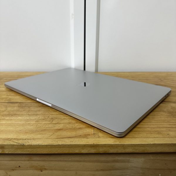 MacBook Pro  i7六核 16G RAM 256G SSD 15‘’吋 2K螢幕mon 2018 獨立顯卡文書設計商務型蘋果手提電腦二手筆記本notebook：圖片 4