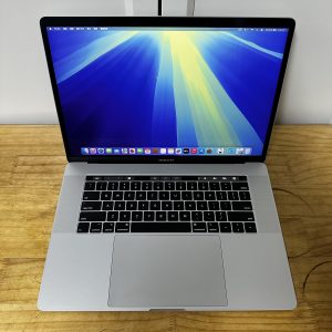 MacBook Pro  i7六核 16G RAM 256G SSD 15‘’吋 2K螢幕mon 2018 獨立顯卡文書設計商務型蘋果手提電腦二手筆記本notebook